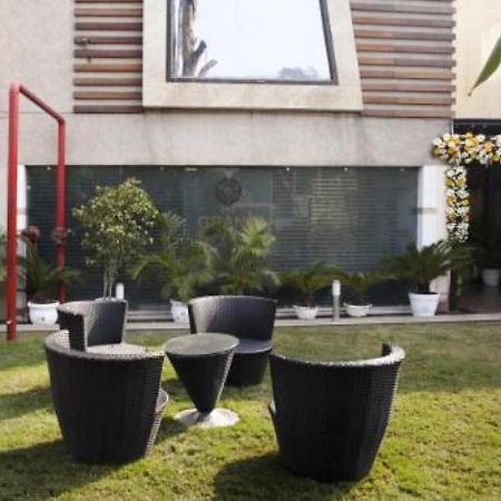 The Grand Hotel Bizzotel Gurgaon Exterior photo