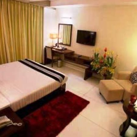 The Grand Hotel Bizzotel Gurgaon Exterior photo
