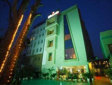 The Grand Hotel Bizzotel Gurgaon Exterior photo
