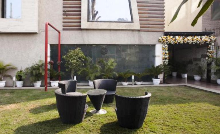 The Grand Hotel Bizzotel Gurgaon Exterior photo
